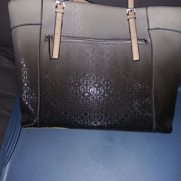 Authentic Guess Handbag - Picture 2 of 3